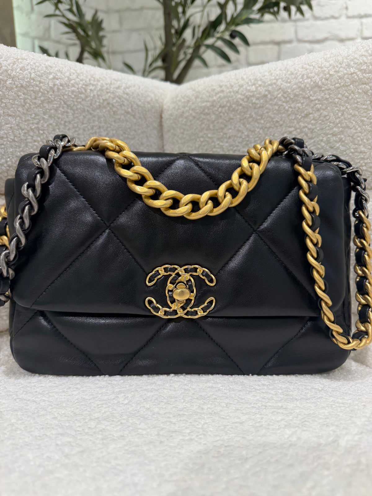 Chanel 19 Small | Mixed Metal Hardware | Microchipped | Books & Dust Bag | Immaculate