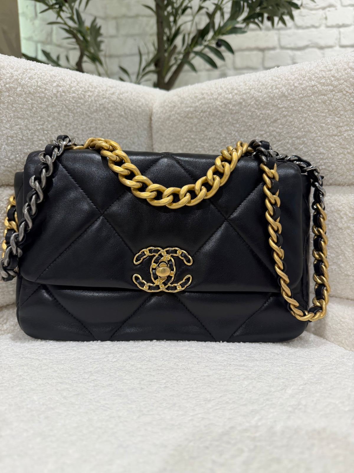 Chanel 19 Small | Mixed Metal Hardware | Microchipped | Books & Dust Bag | Immaculate