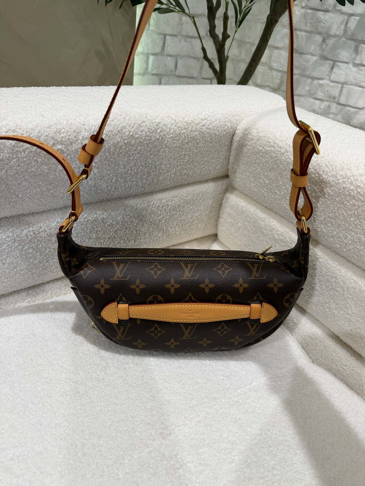 Louis Vuitton Monogram Bumbag | Pristine | Microchipped (reserved)