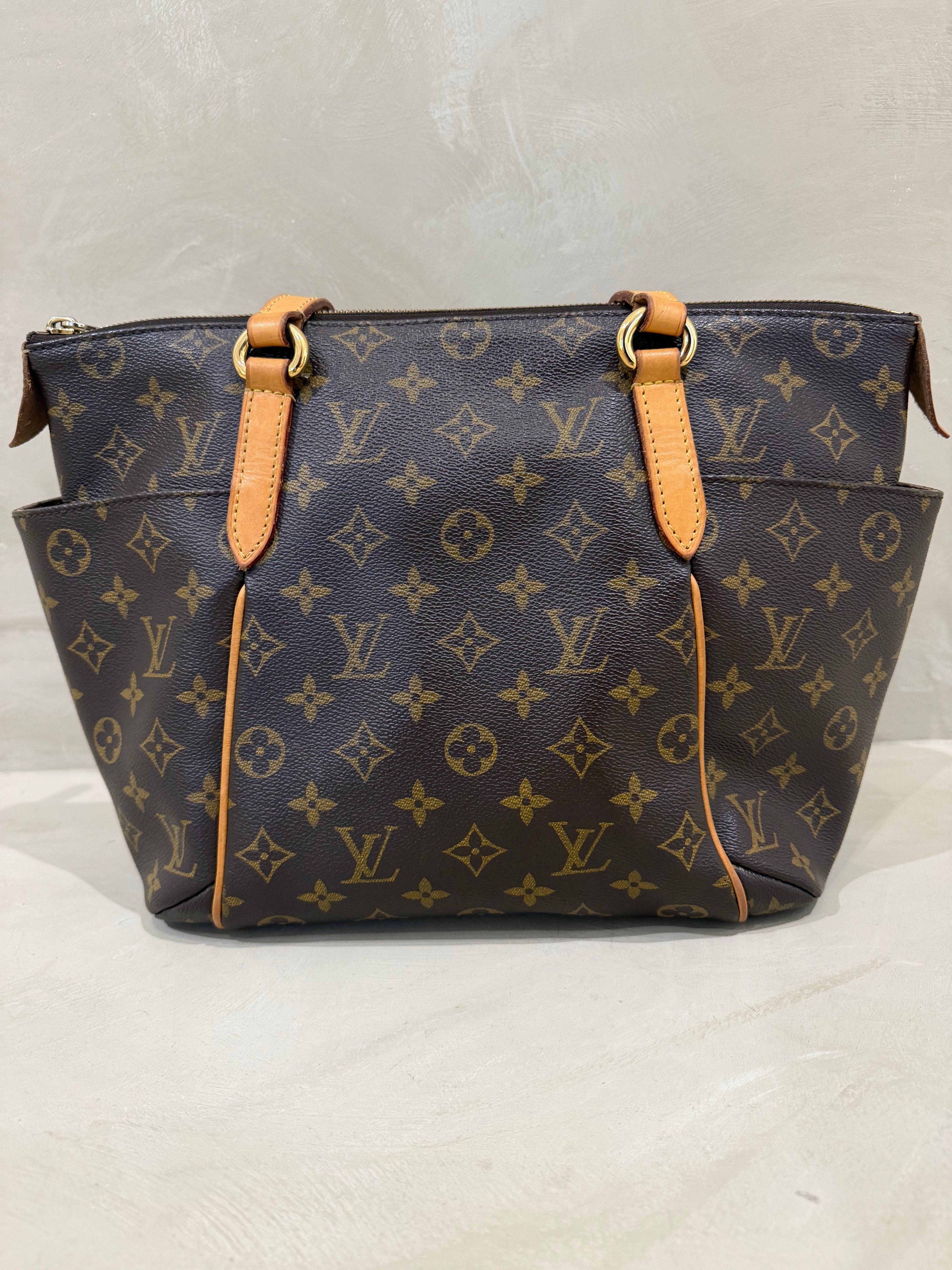 Louis Vuitton MM Monogram Shoulder Bag | Very Good Condition