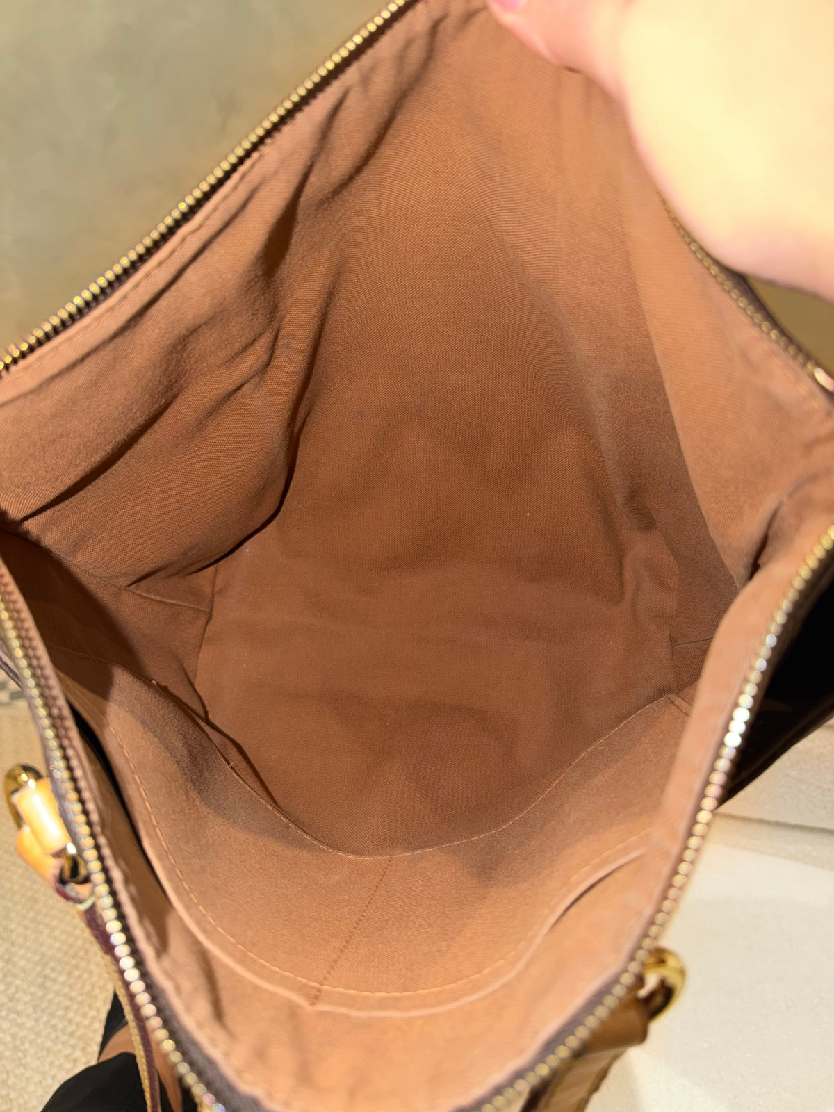 Louis Vuitton MM Monogram Shoulder Bag | Very Good Condition