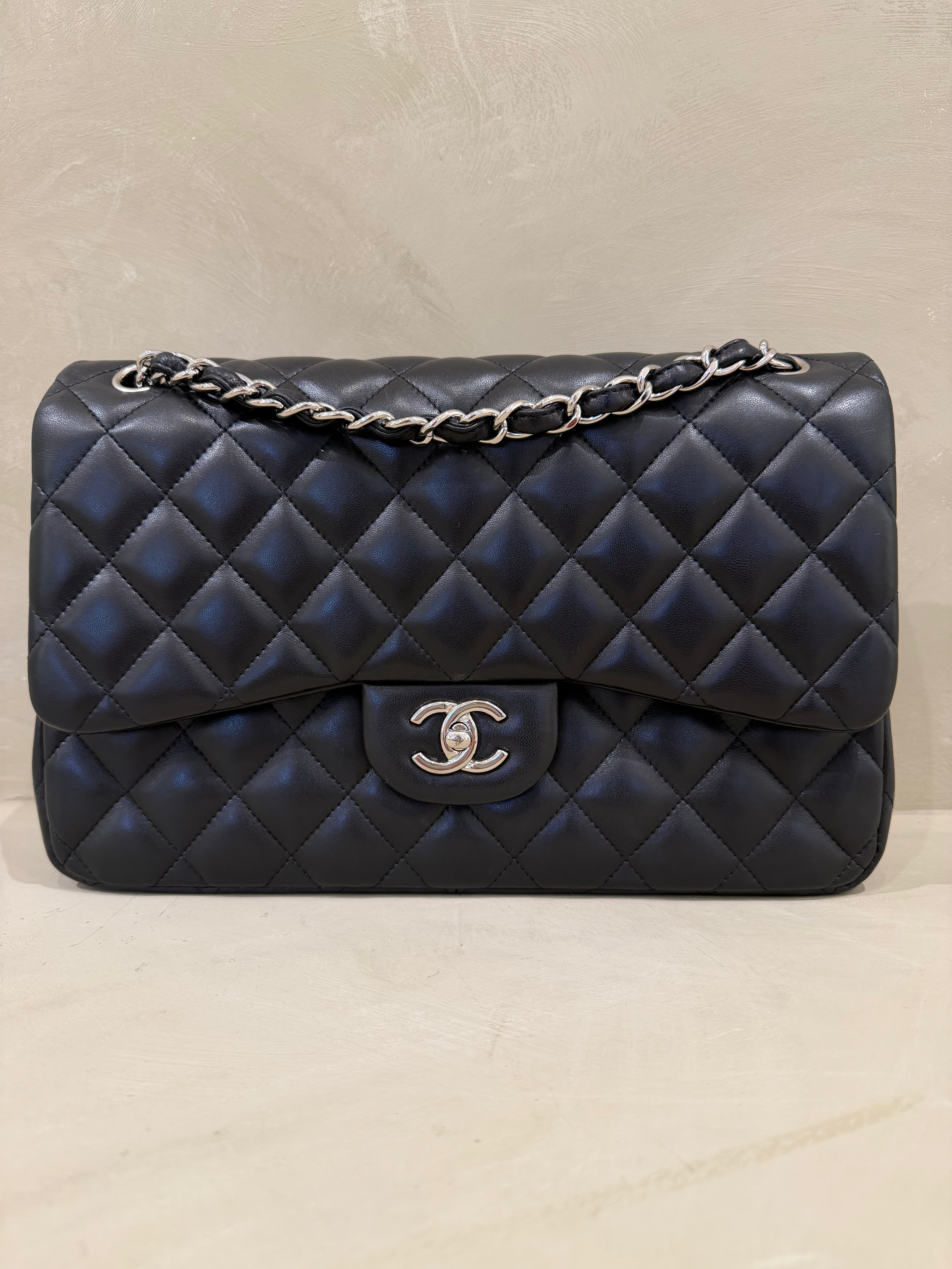 Chanel Jumbo Classic flap