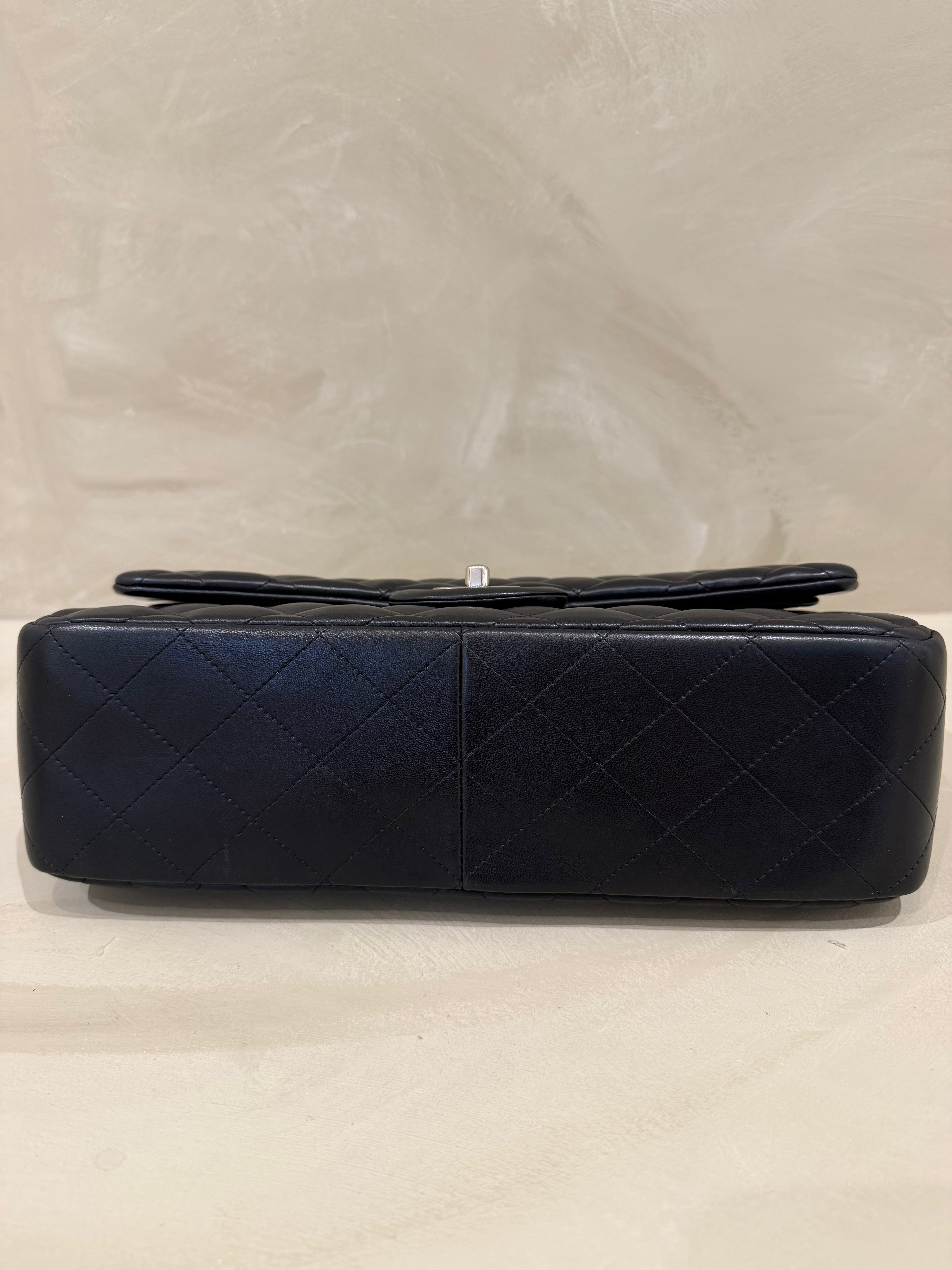 Chanel Jumbo Classic flap