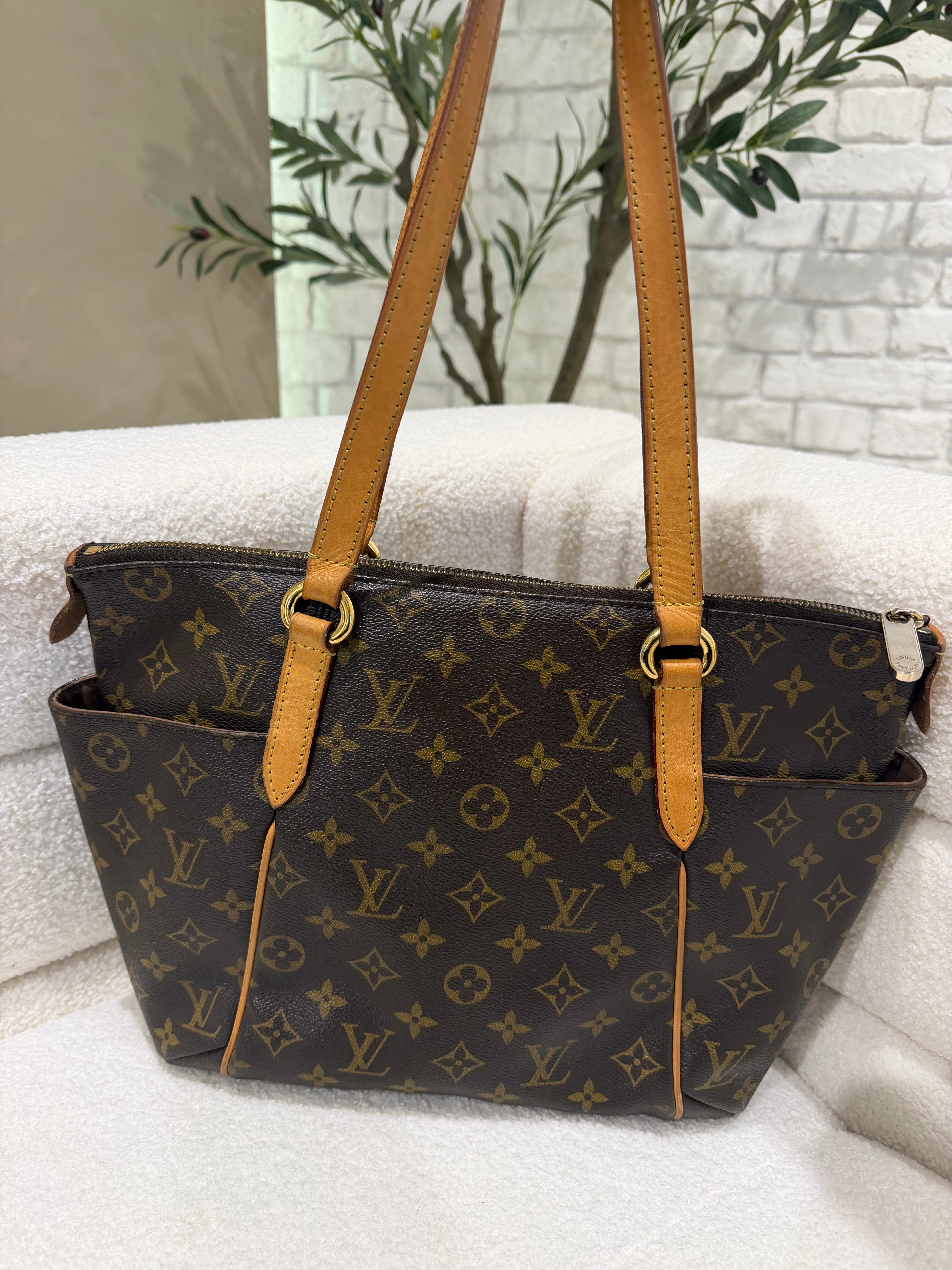 Louis Vuitton MM Monogram Shoulder Bag | Very Good Condition