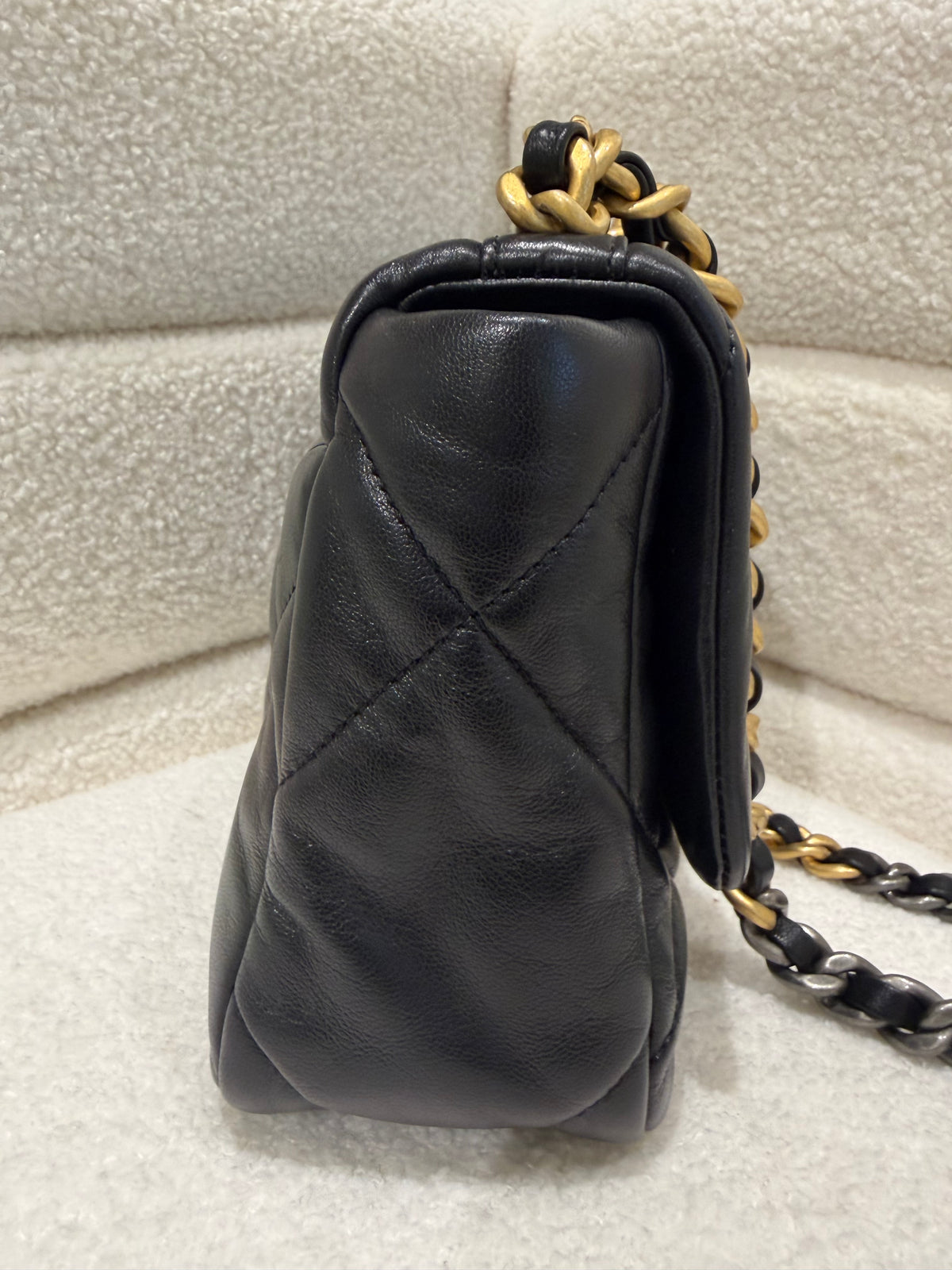 Chanel 19 Small | Mixed Metal Hardware | Microchipped | Books & Dust Bag | Immaculate