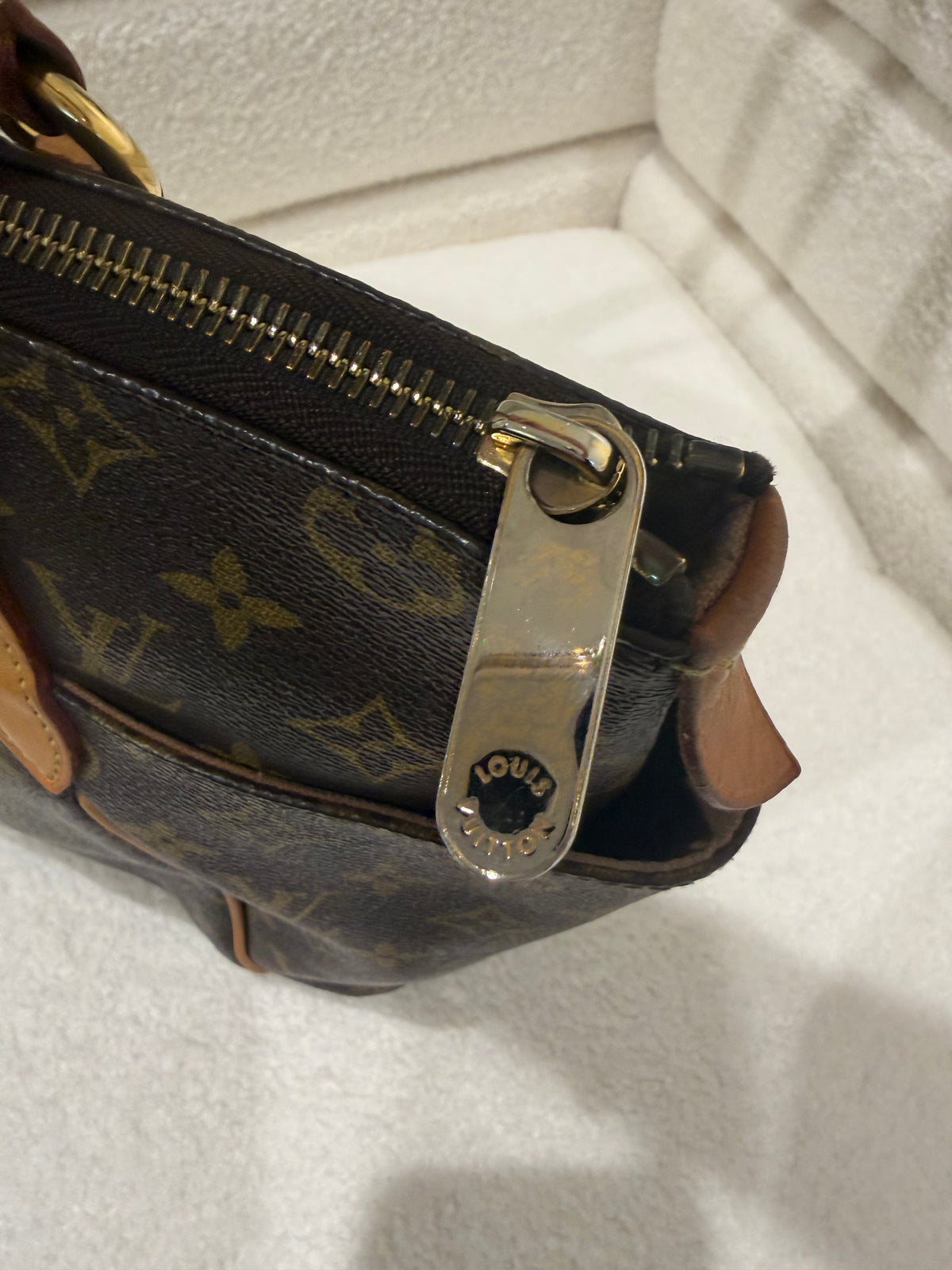 Louis Vuitton MM Monogram Shoulder Bag | Very Good Condition