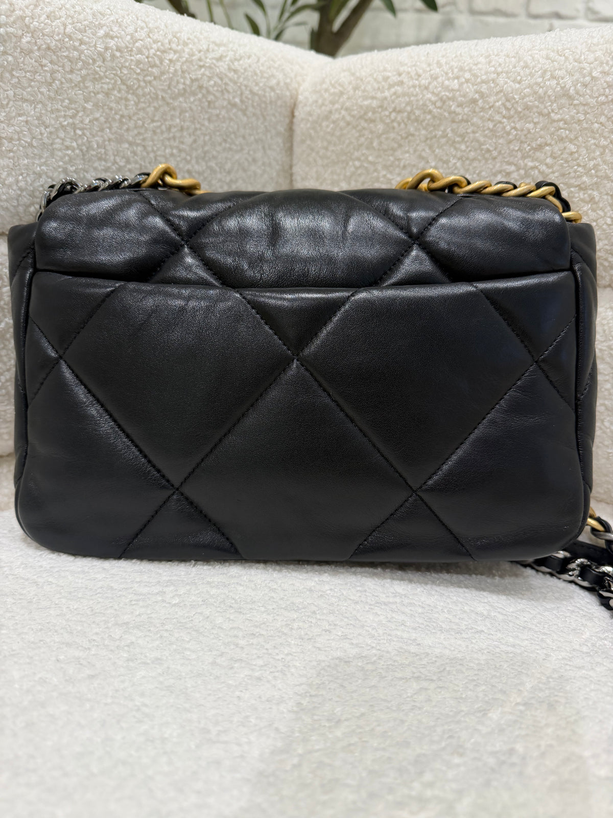 Chanel 19 Small | Mixed Metal Hardware | Microchipped | Books & Dust Bag | Immaculate