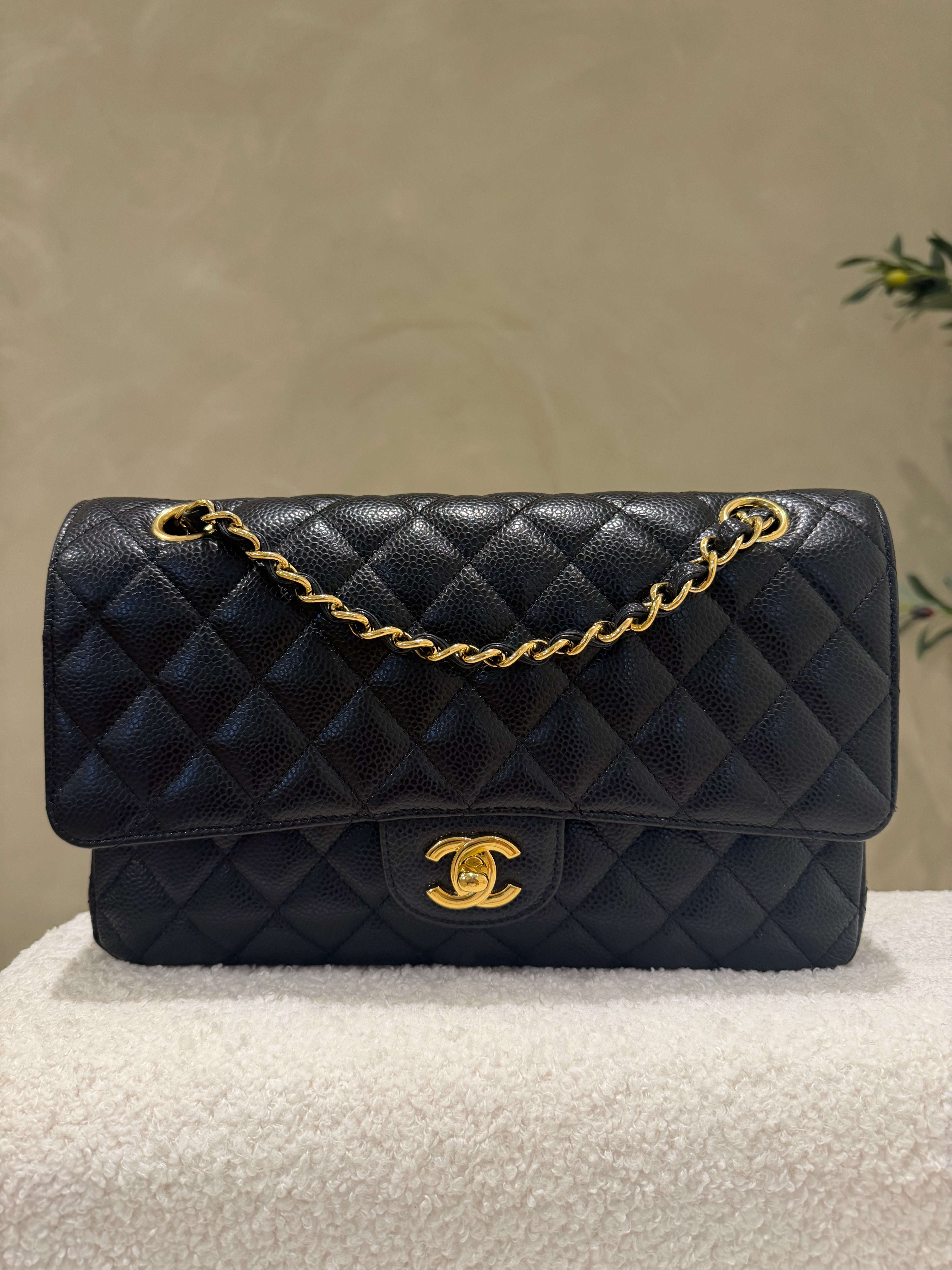 Chanel Medium Classic Flap | Series 26 | Box & Dust Bag | Excellent
