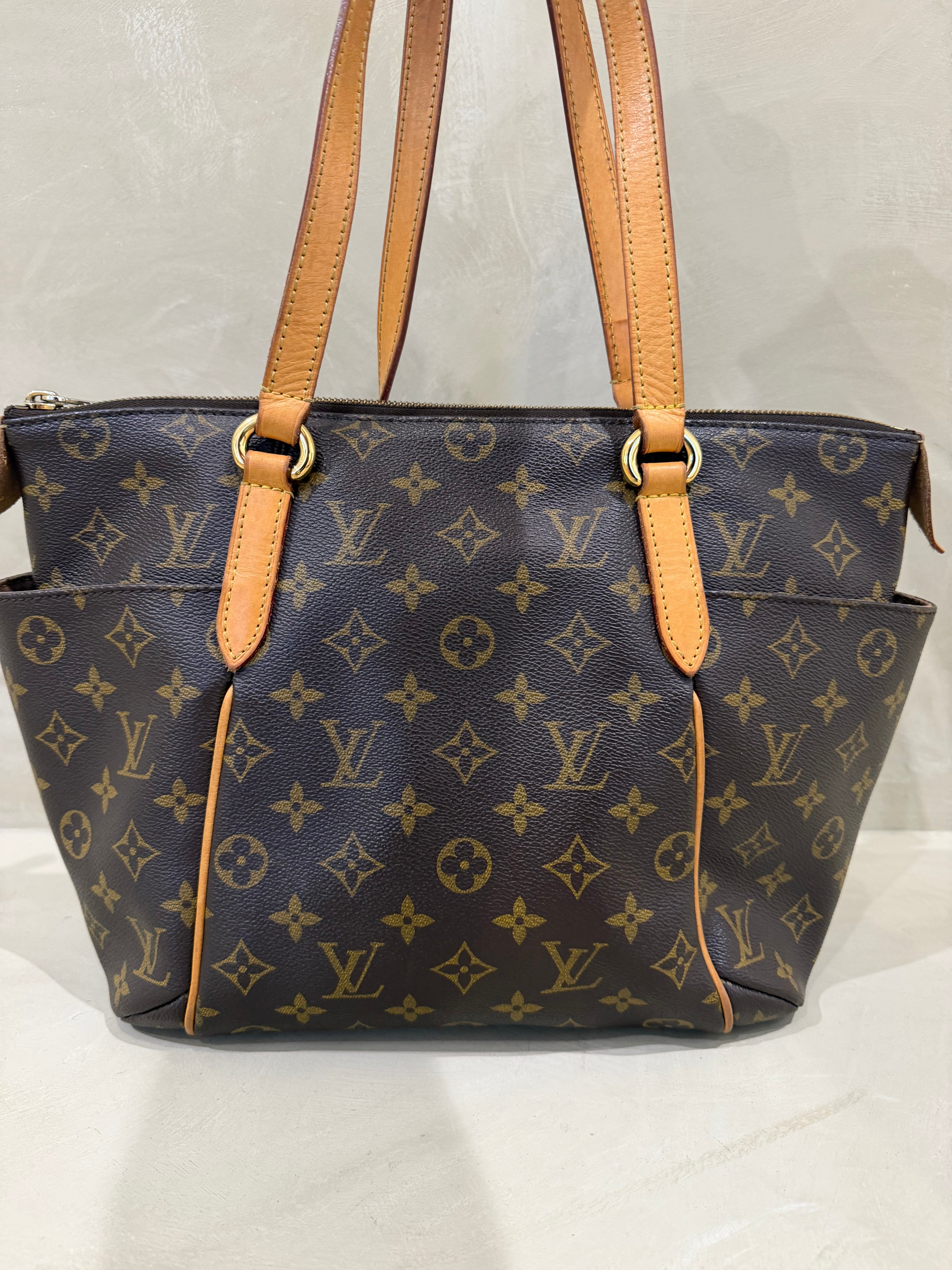 Louis Vuitton MM Monogram Shoulder Bag | Very Good Condition