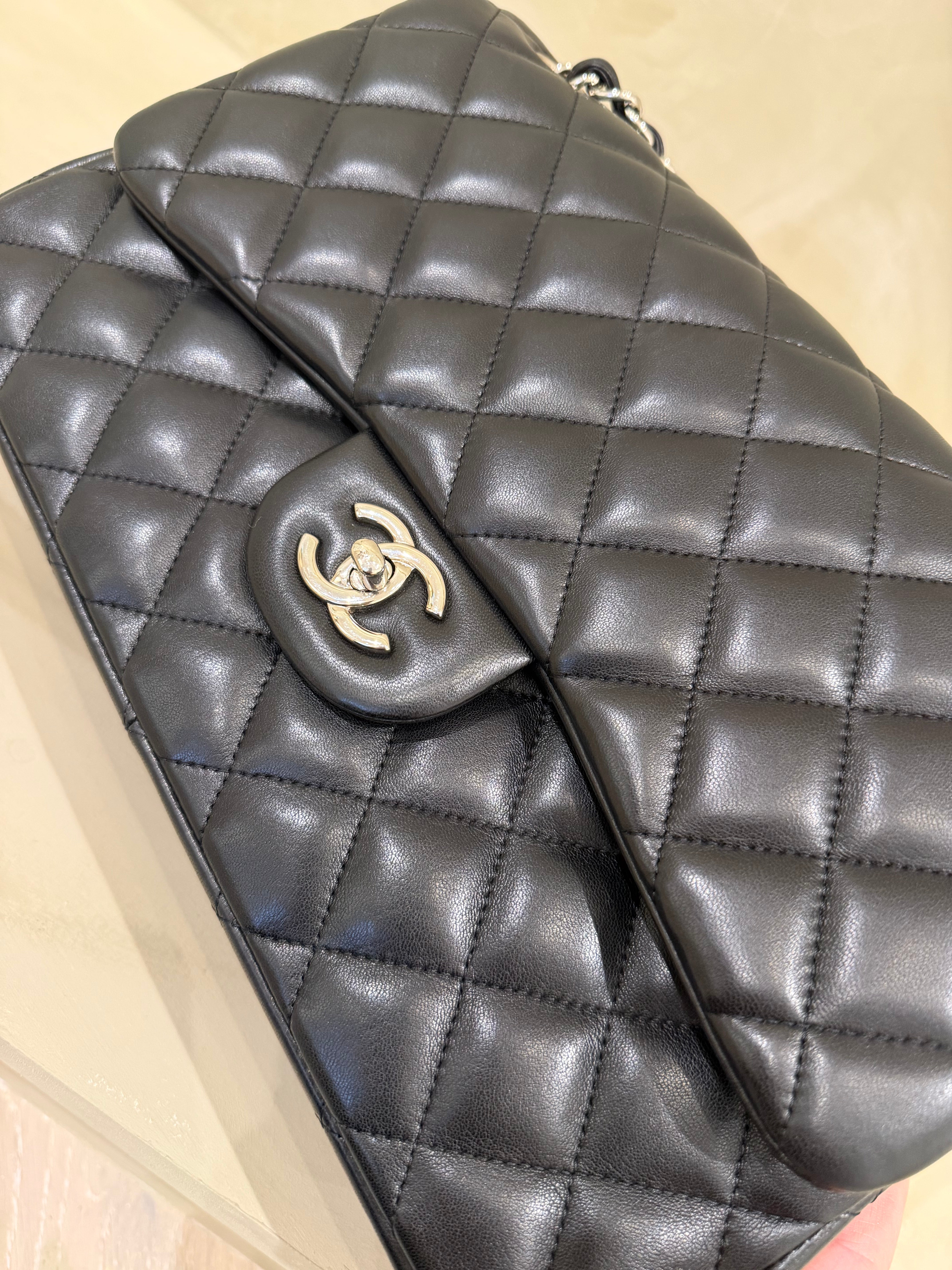 Chanel Jumbo Classic flap