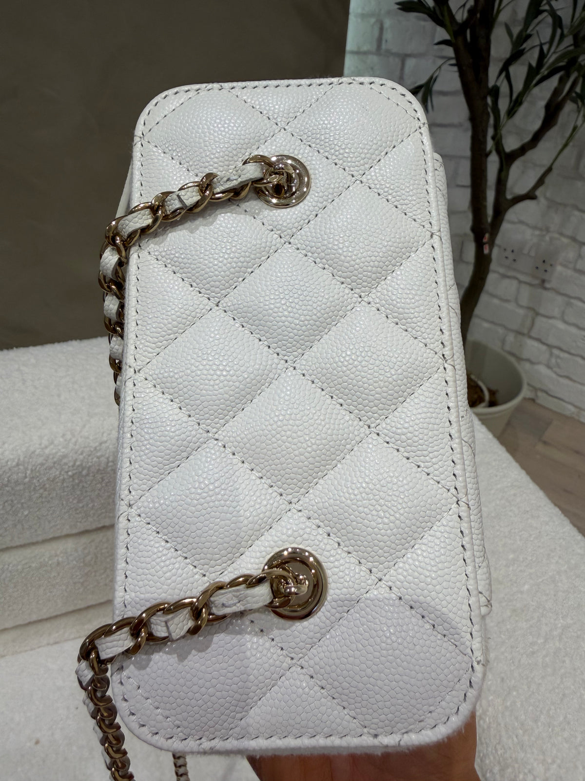 Chanel Vanity Box Bag with Mirror – White Caviar Leather | Light Gold Hardware | Microchipped