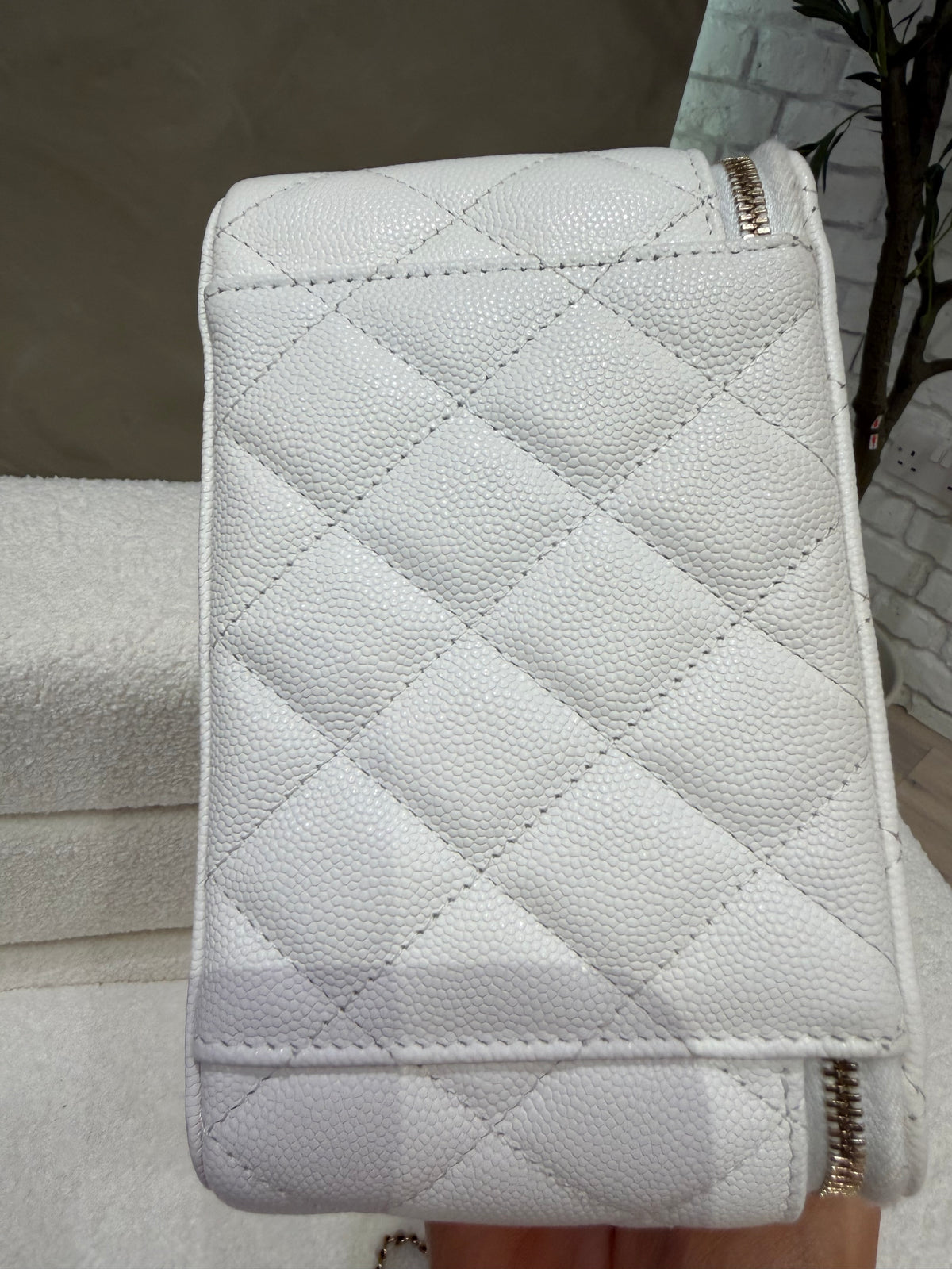 Chanel Vanity Box Bag with Mirror – White Caviar Leather | Light Gold Hardware | Microchipped
